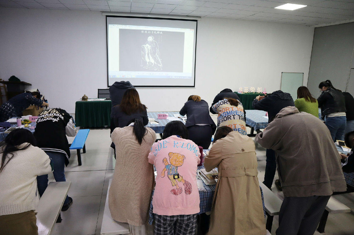 悅享經(jīng)典 同慶生辰 | 圣瀾服飾第十八次悅讀會(huì)暨大牌生日會(huì)