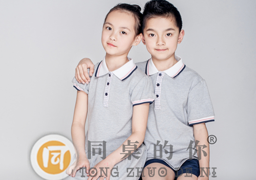 【同桌的你】 當(dāng)孩子穿上新校服的一剎那…