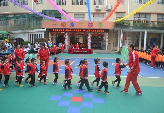 幼兒校服定制有必要購(gòu)買(mǎi)那么多套嗎？