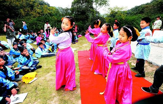 有人提議把學(xué)生校服改成漢服，家長表示反對