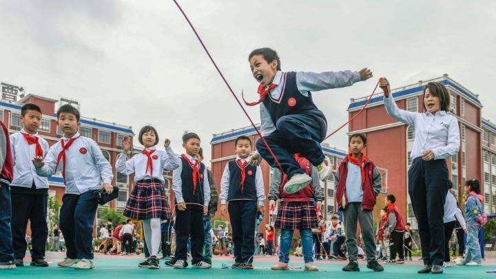 運動服定制廠家談校服洗滌選購常識